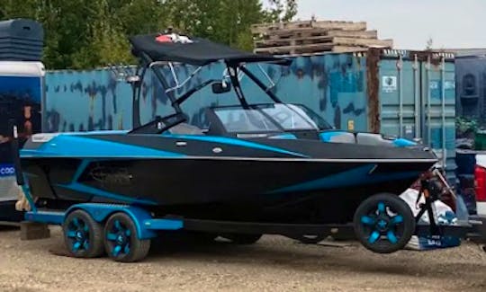 AXIS Wake Research T22, 400HP for rent in Kelowna BC