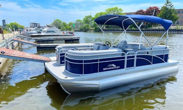 Bennington Pontoon para alugar em Two Rivers, Wisconsin