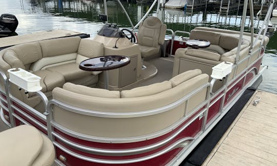 24ft Sun Chaser Pontoon in Joe Pool Lake in Grand Prairie