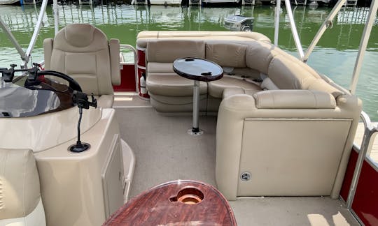 24ft Sun Chaser Pontoon in Joe Pool Lake in Grand Prairie