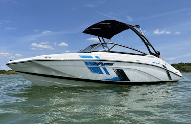 Summer FUN with 2022 Yamaha AR195 Powerboat at Lake Lewisville 