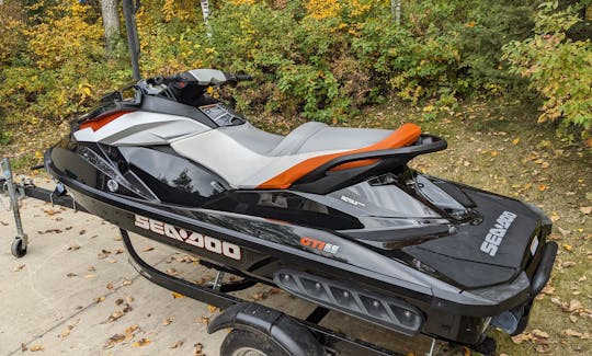 Sea-Doo 155: tiene capacidad para dos adultos en Sylvan Lake, AB