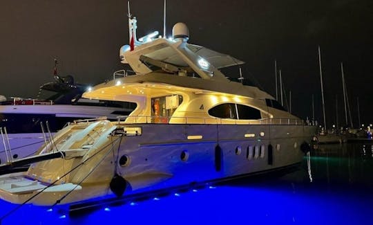 トルコのボドルムにあるAzimut 75の青い幸せを感じてください