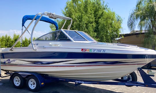 22’ Spacious Open Bow Family Boat for Pine Flat lake, Ca. (2 day Minimum)