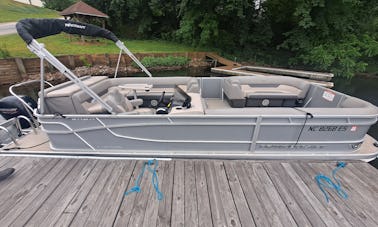 Fresh Air, Sun and Fun with 23' Pontoon in Mooresville, NC