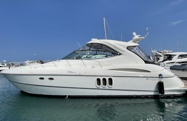52' Cruisers Yachts 500 Express Luxury Yacht Rental in Chicago, Illinois