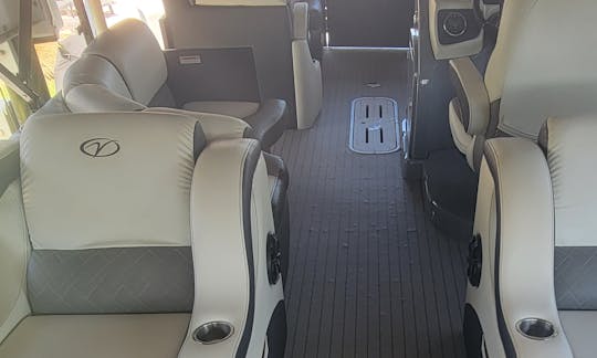Tri-toon de lujo con terraza de 22 pies | Capacidad para 12 personas | UBICACIÓN Gulf Breeze FL