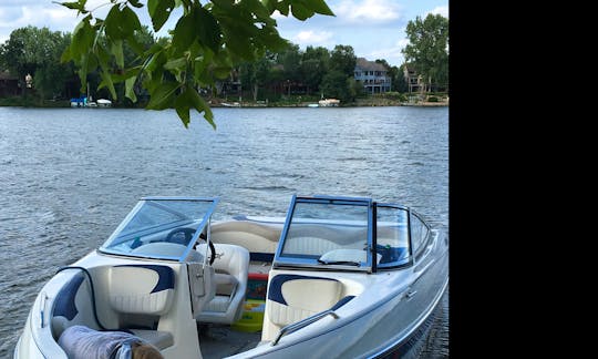 17’ Glastron Passenger Boat rental with Captain on Medicine Lake