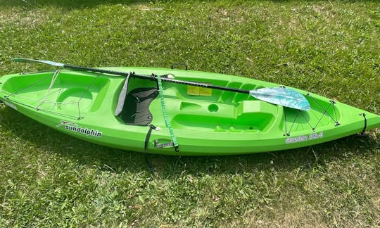 Sun Dolphin 10.4 Sit On Top Kayak With Paddle, Seat & Life Jacket.