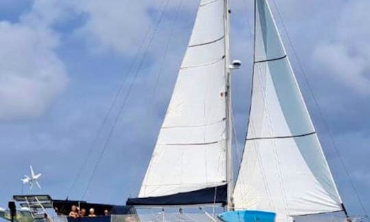 ¡Sail with us in our Dynamique47! Friends & family sailing around Martinique