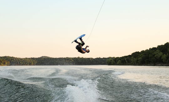 Esporte aquático no Lago Lugano - Supra Launch 22SSV