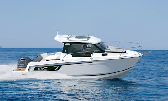 Jeanneau NC795 powerboat 