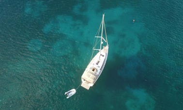 CARLOTTA - Croisières classiques, cours de voile en solitaire ou excursions photographiques 