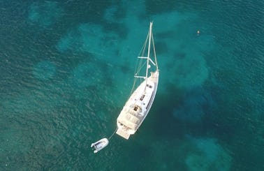 CARLOTTA -Classic cruises, single-handed sailing courses or photo sailing trips 