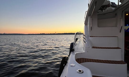 40ft Sea Ray Sundancer Motor Yacht in Kirkland