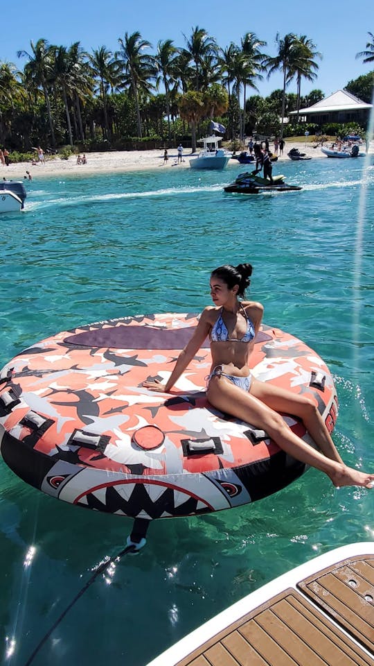 Aproveite o dia com a família e amigos na Ilha e no Sandbar de Amendoim