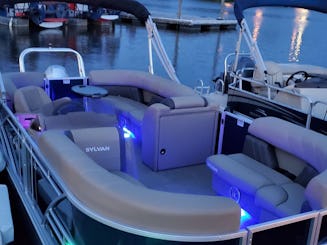 Come Experience the ambient waters of the Potomac on the Sylvan MIRAGE Pontoon!