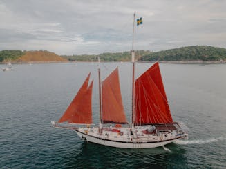 Goleta privada asequible para cruceros al atardecer, pernoctaciones y sesiones de fotos