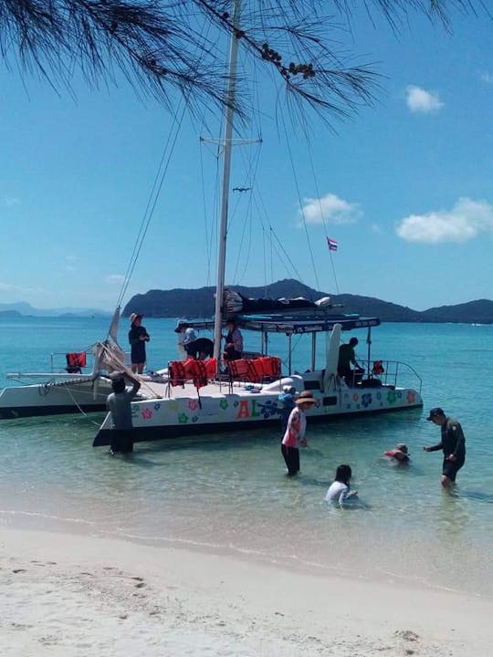 Croisière d'une journée pouvant accueillir jusqu'à 8 personnes à Koh Samui, en Thaïlande.