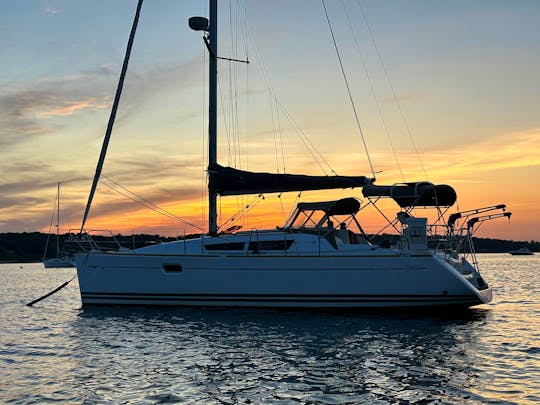 Sail Long Island's Gold Coast on this beautiful 36' Jeanneau!