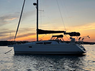 Naviguez sur la Gold Coast de Long Island à bord de ce magnifique Jeanneau de 36 pieds !