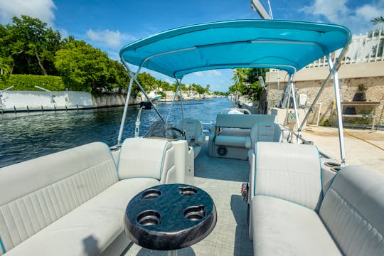 All Aboard the 22ft Tritoon; serving Key Largo!