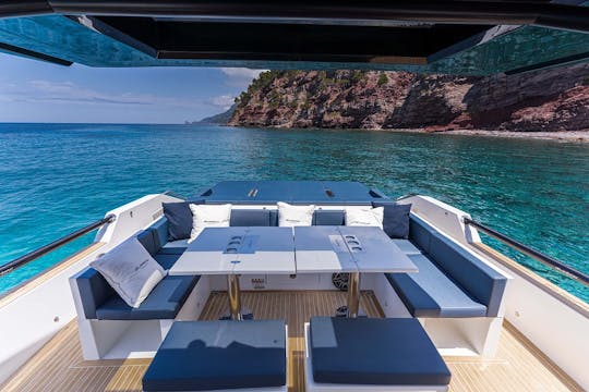 Location de yacht de luxe D50 De Antonio 💎 à Ibiza avec concierge !