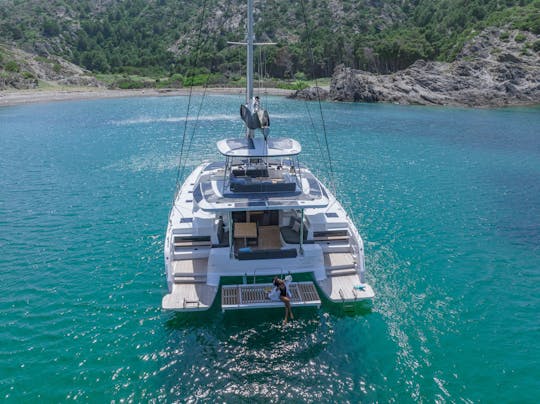 Reserve las vacaciones de sus sueños en el Lagoon 51 Athena Blu