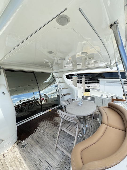 ¡Excelente relación calidad-precio! Yate de lujo Azimut de 70 pies en el norte de Miami: 13 huéspedes