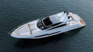 Naviguez avec style à bord du Sunseeker 82 FT