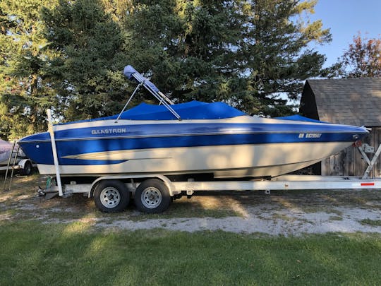 25 ft Glastron Powerboat in Innisfil, Ontario