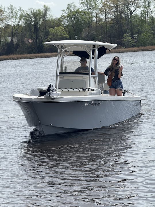 Brand New 2024 Defiance 210 Catalina center console with Spotlock trolling motor