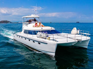 48ft Power Catamaran Tour to Taboga for 20 person!