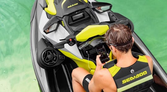 Incrível Seadoo Fast e divertido jet ski a 67 mph!