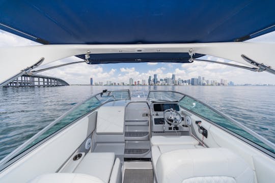 Nova lancha Regal de luxo para até 6 pessoas em Miami Beach