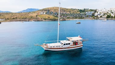 Elegant Gulet: 18-Meter Classic Yacht for Unforgettable Aegean Cruises