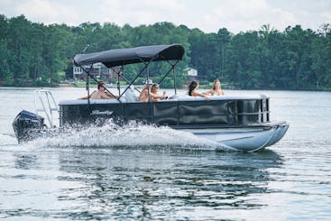 Lake Keowee Pontoon 24ft/12 ppl dock, beach, bathrooms, picnic and more