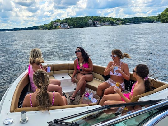 Sea Ray 2014 de 35 pés com USCG Master Captain, combustível não incluído