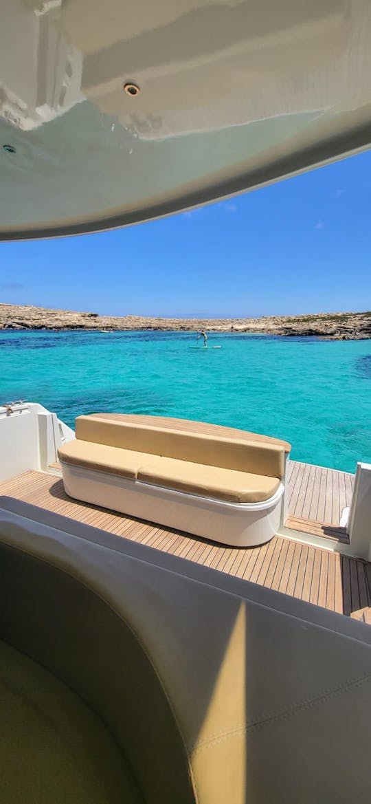 Private Yacht Charter with Wellcraft Portofino 44 in Ghajnsielem, Malta