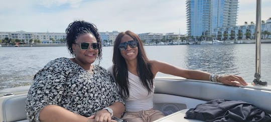 Profitez de ce yacht Sea Ray Sundeck de 30 pieds à Tampa