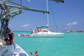 Charter 35' Cruising Catamaran In Cancun, Mexico