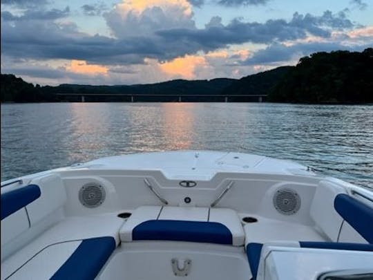 Tahoe 1950 Deck Boat - Norris, Douglas, Cherokee, Ft Loudon Lakes