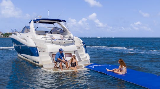 Capitana y tripulación Sunseeker de 50 pies, perfecta para tu despedida de soltera