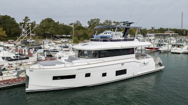 💎 Stylish & Spacious 58 Sirena Flybridge Motor Yacht in Miami