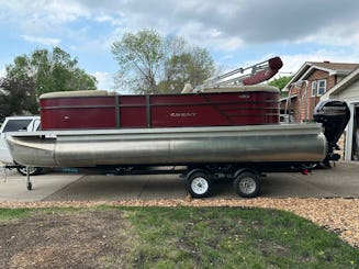 Float your worries away with our pontoon rental on Lake Minnetonka!