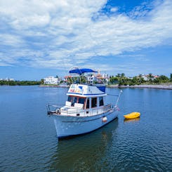 Alquiler de yates personalizados de 38 pies en Mazatlán