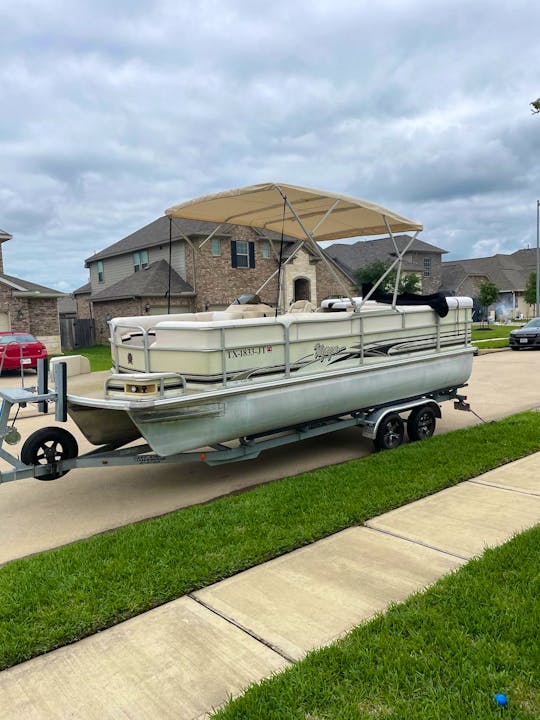 Conroe Lake Play Station | 22ft Voyager Tri Toon Express