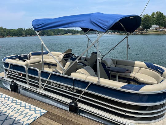 2021 24' Berkshire Luxury Lake Norman Tritoon Party Barge Fuel Floats INCLUDED
