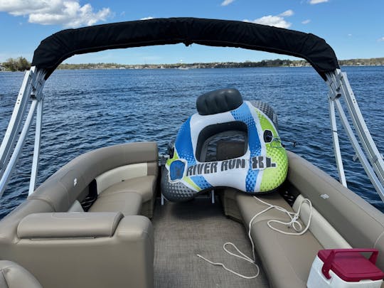 Only $75/hour! Starcraft 24ft Weekday Pontoon Special on Lake Minnetonka (M-Th)