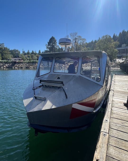 EXPLORA LA IMPRESIONANTE COSTA DE COLUMBIA BRITÁNICA EN BARCO